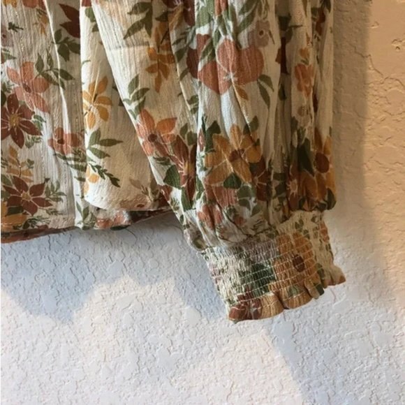 Cupcakes & Cashmere Floral Print Peasant Tie-Neck Blouse Top (NWT) - Picture 5 of 7